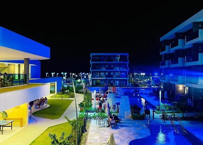 Flat em Muro Alto Porto de Galinhas com Piscina